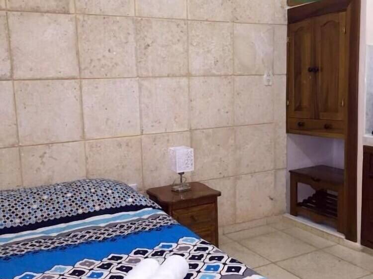 Hostal V&b