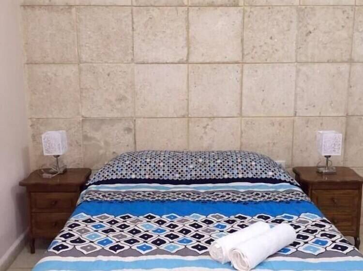 Hostal V&b