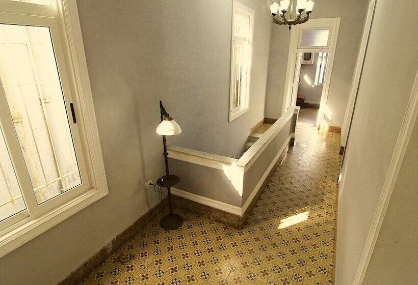 پانسیون Aht Colonial Hostel