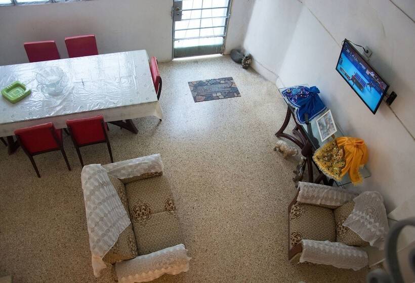 پانسیون Hostal Corona