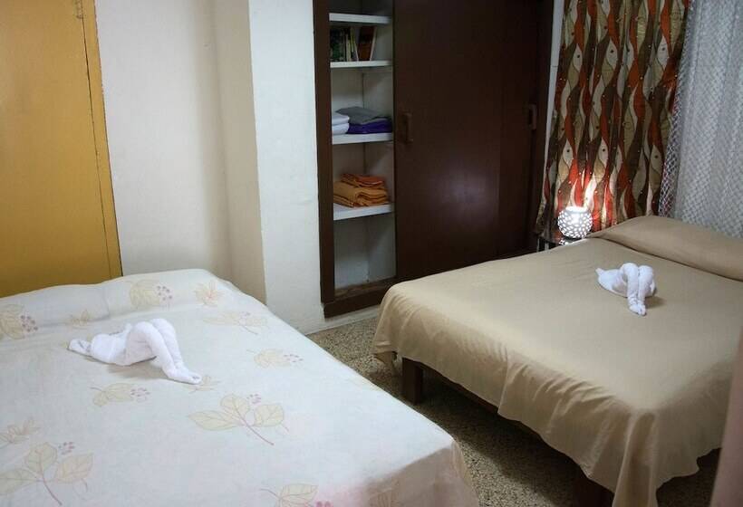 پانسیون Hostal Corona