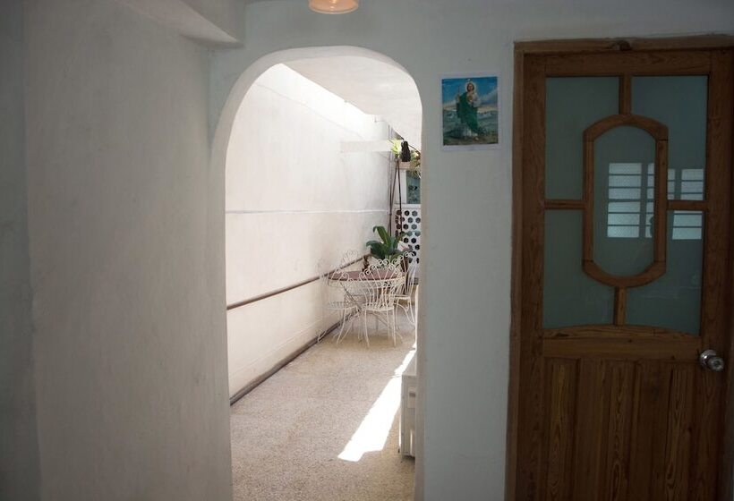 پانسیون Hostal Corona