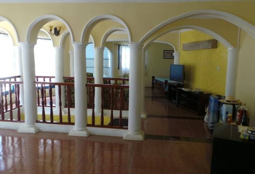 پانسیون Hostal Las Palmas