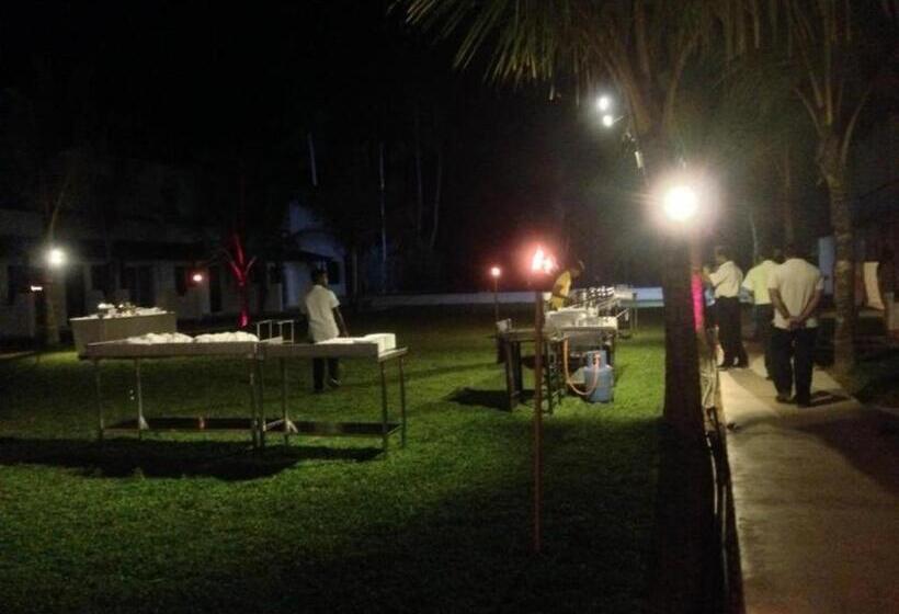 호텔 Coco Royal Beach Resort