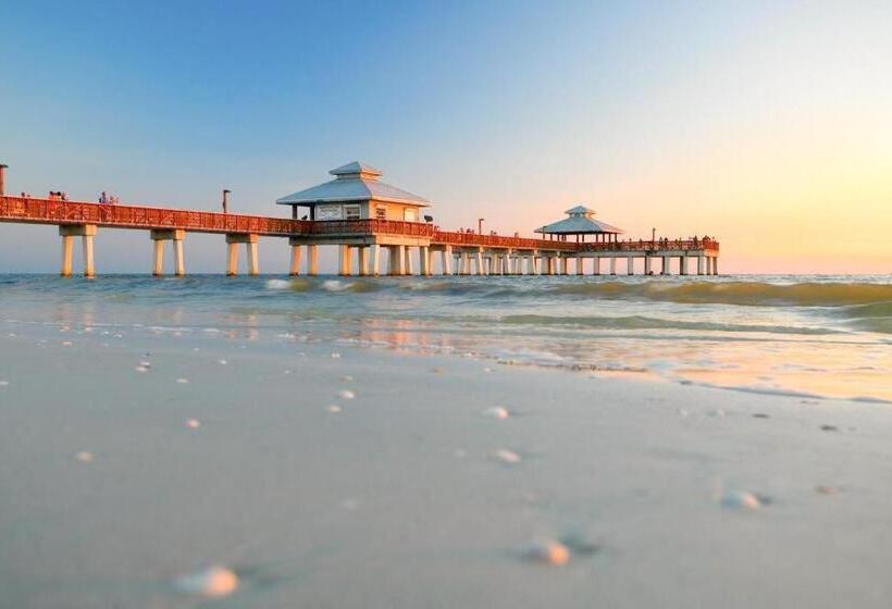 Pointe Estero Resort