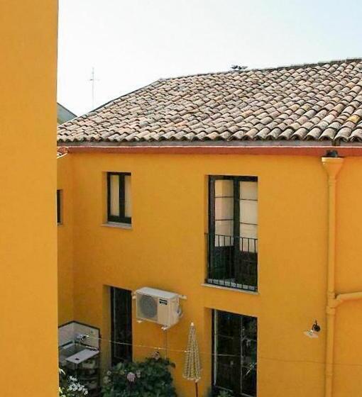 تختخواب و صبحانه Casa Rossi