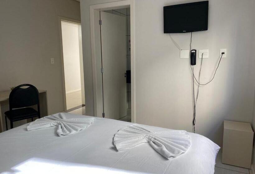 فندق Carmel Palace