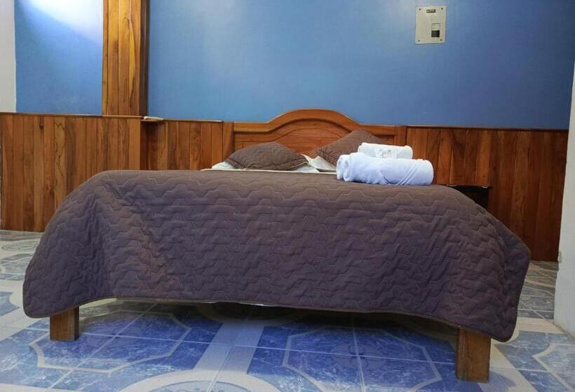 هتل Hostal Los Cactus