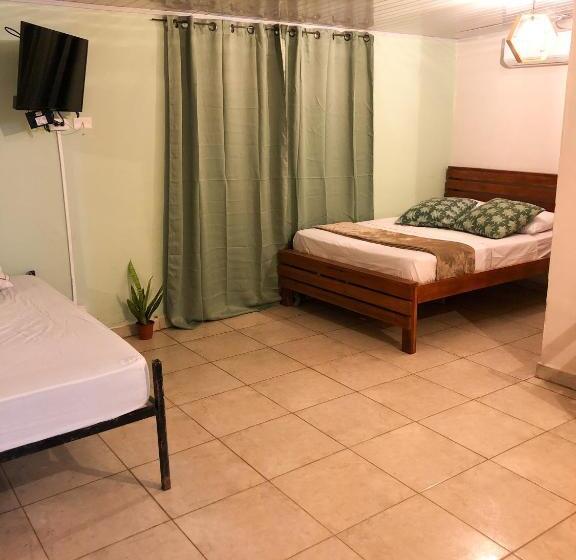 بنسيون Hostal Síndigo