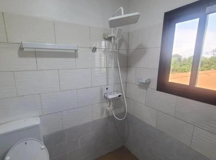 פנסיון Ndouha House