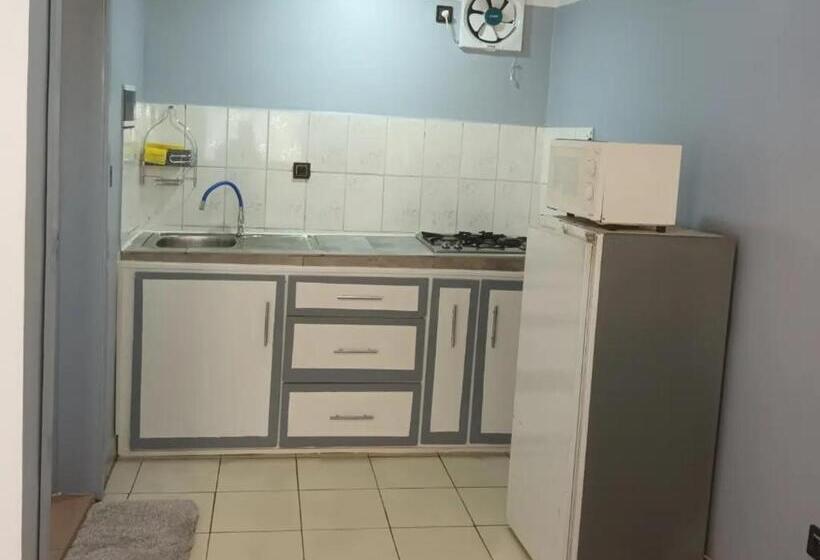 פנסיון Ndouha House