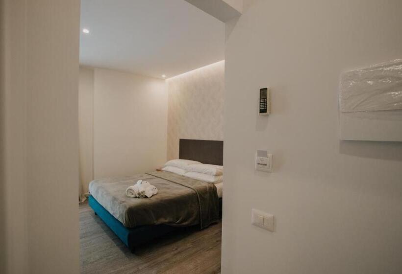 تختخواب و صبحانه Marcone Luxury Rooms   Il Giardino Di Pietra