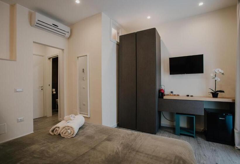 تختخواب و صبحانه Marcone Luxury Rooms   Il Giardino Di Pietra
