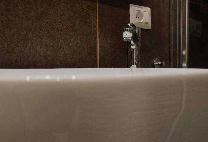 تختخواب و صبحانه Marcone Luxury Rooms   Il Giardino Di Pietra