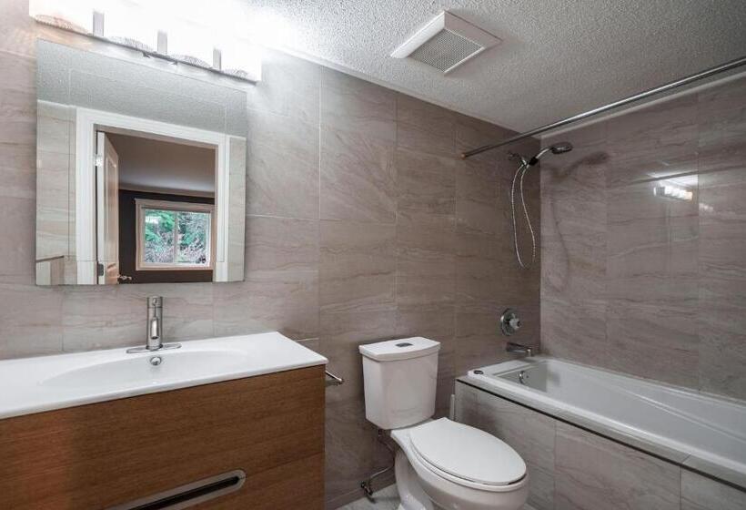 تختخواب و صبحانه North Vancouver Lynn Valley Two Bedrooms Suite