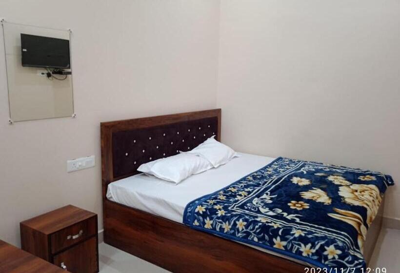 Bed and Breakfast R K Stay & Palace Near Ram Lalla Temple   800 Meter Ayodhya