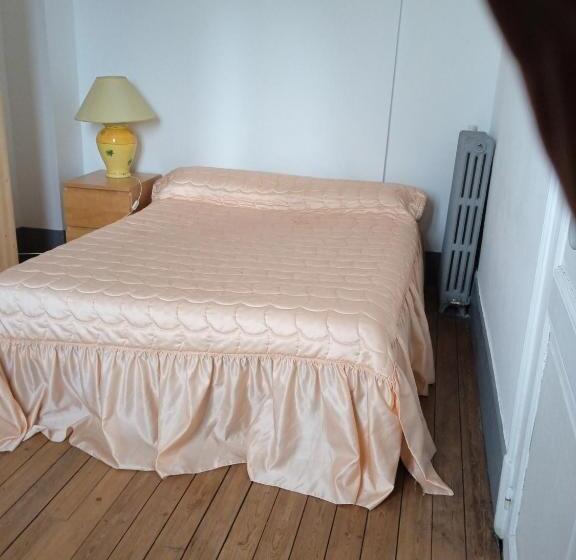 تختخواب و صبحانه Silver Chambre