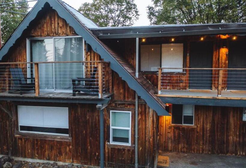 酒店 Basecamp Lodge