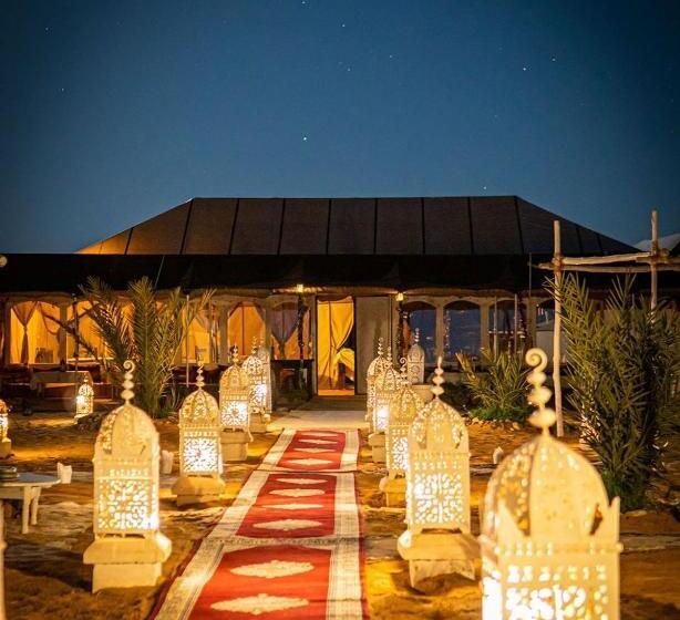 هتل East Desert & Luxury Camp