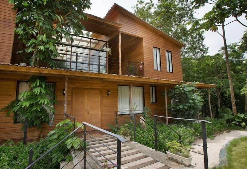 هتل Helpa Eco Cabins