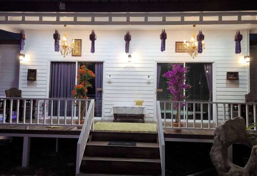 هتل Toraneethai Homestay Amphawa