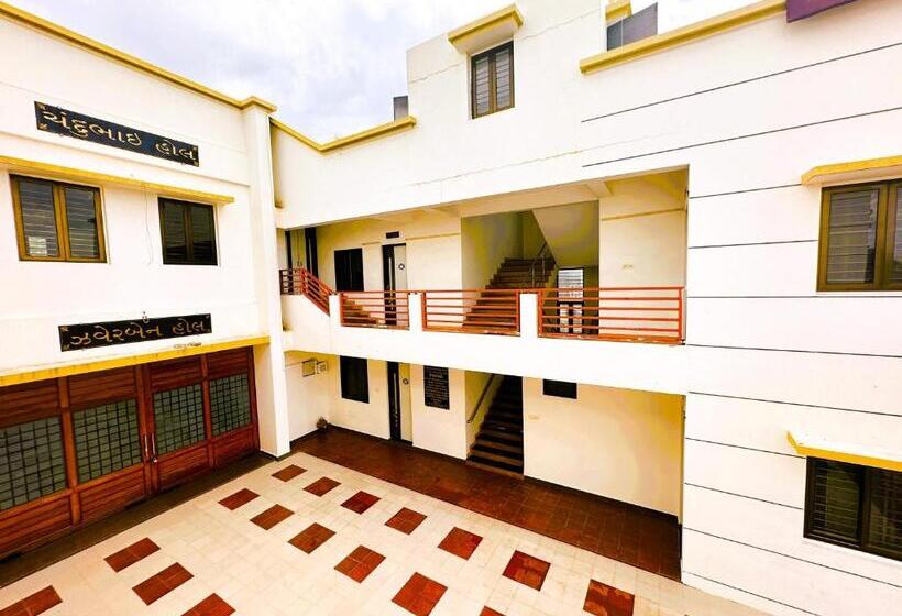 فندق Ranjan Vadi