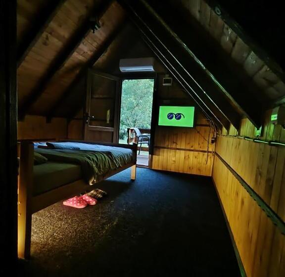 پانسیون Brvnara Pojata Bungalovi