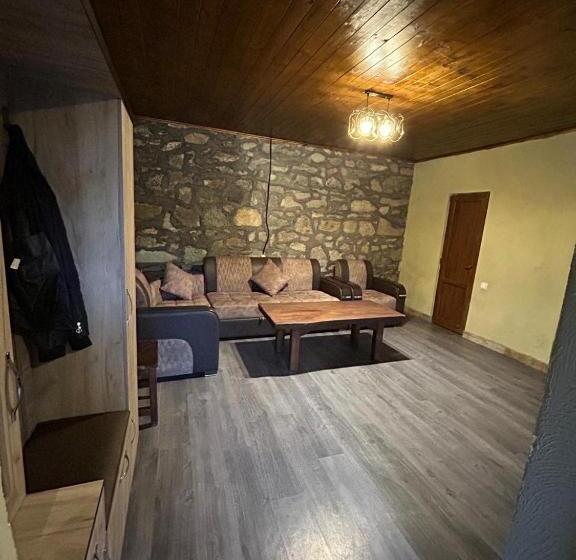 پانسیون Mak Guest House