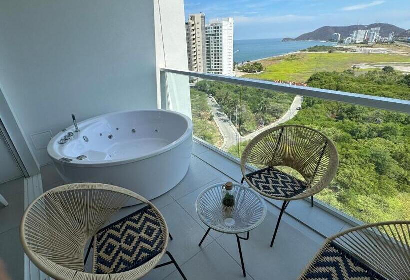 Suite Lujosa Con Jacuzzi Piso 14 Vista Al Mar