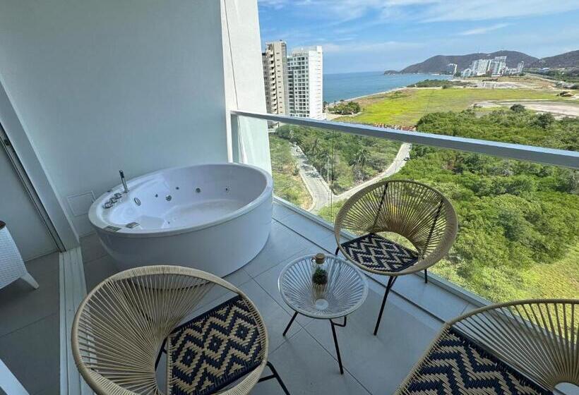Suite Lujosa Con Jacuzzi Piso 14 Vista Al Mar