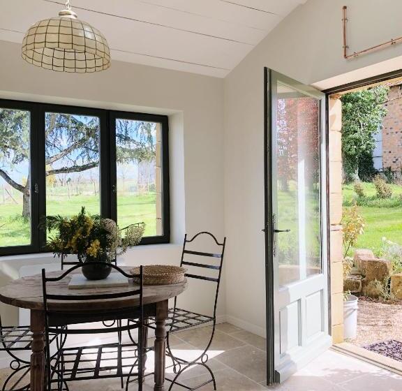 住宿加早餐  Chambre D Hotes Lou Viradis