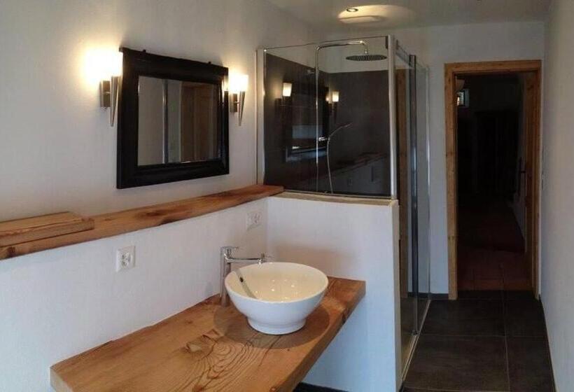 住宿加早餐  Chasa Jaro