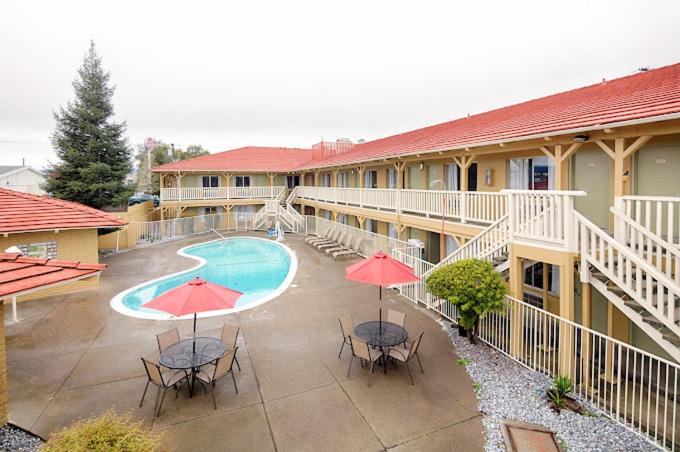 فندق Guestplace Inn & Suites