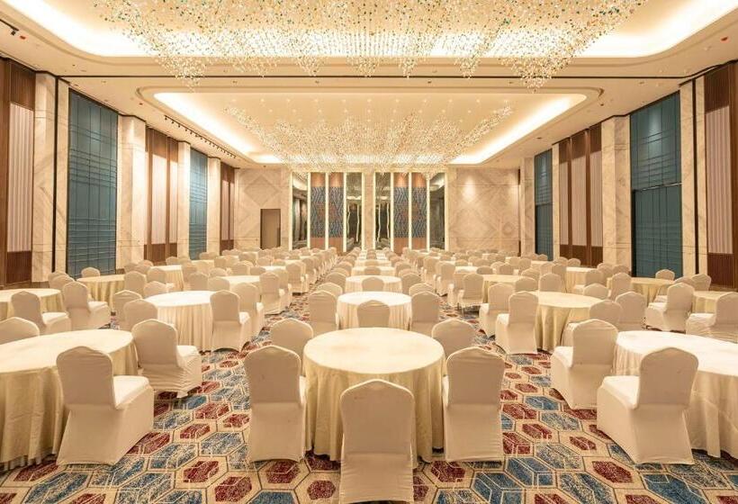 בית מלון כפרי Radisson Resort Hatgad Saputara
