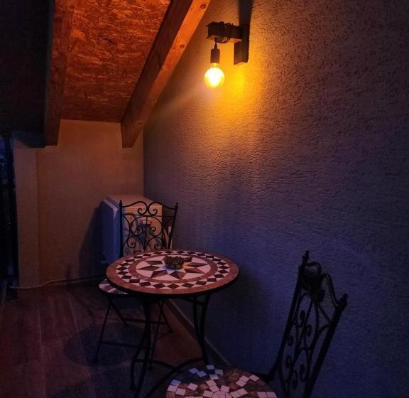 پانسیون Guesthouse Te Avllia
