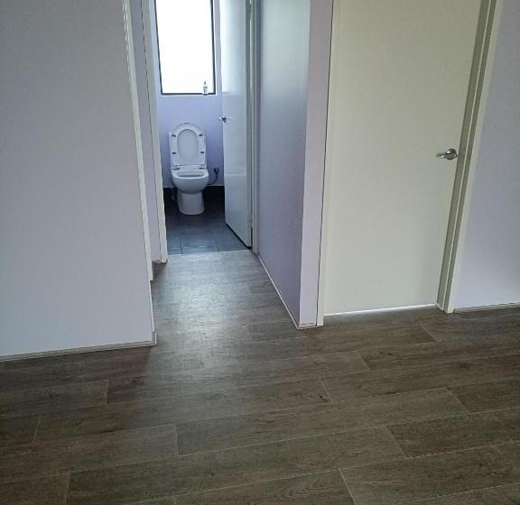 פנסיון Ensuite Large Furnished Room