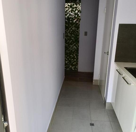 פנסיון Ensuite Large Furnished Room