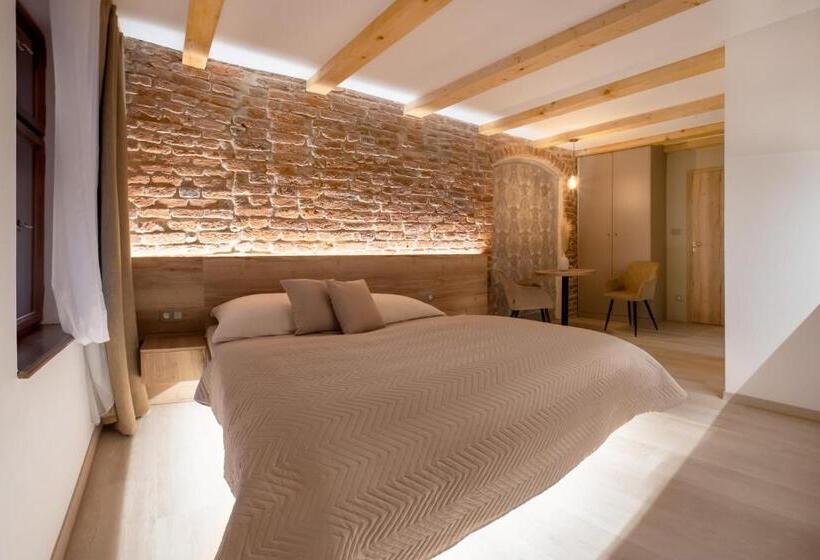 White Wolf Boutique Apartments