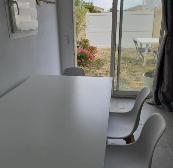 ベッドアンドブレックファースト La Casita Sérignanaise