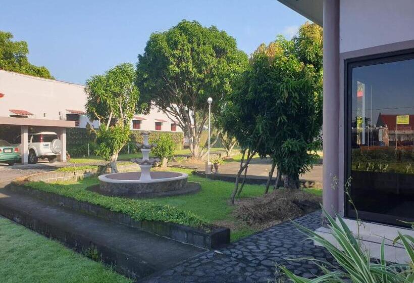 فندق Oyo 1079 Mayon View Garden Apartelle Sa Bukid