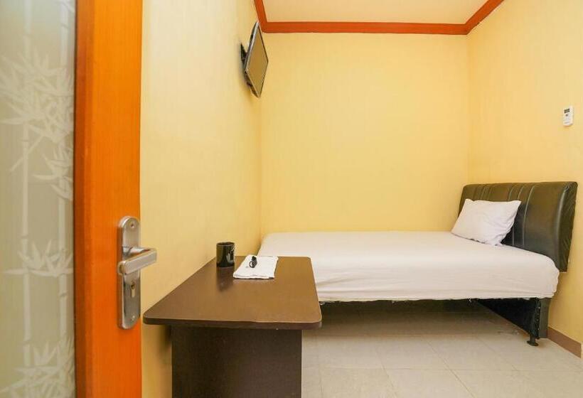 ホテル Oyo Life 2619 Kost Keluarga Cemara