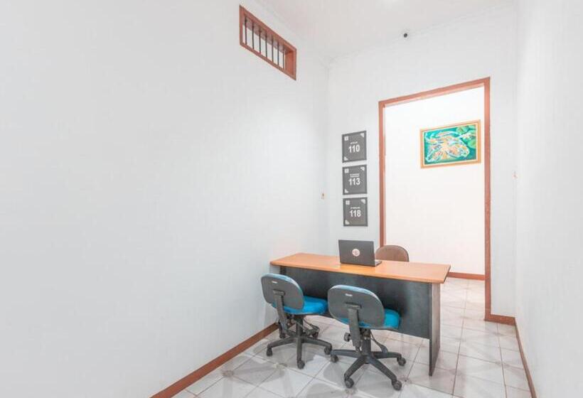 هتل Oyo Life 3047 Gita Kencana