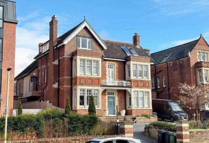 بنسيون 4 Spicer Road