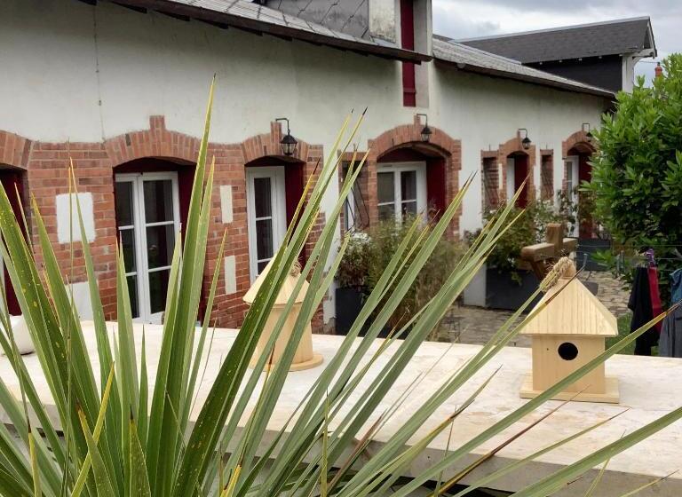 بنسيون La Renardière