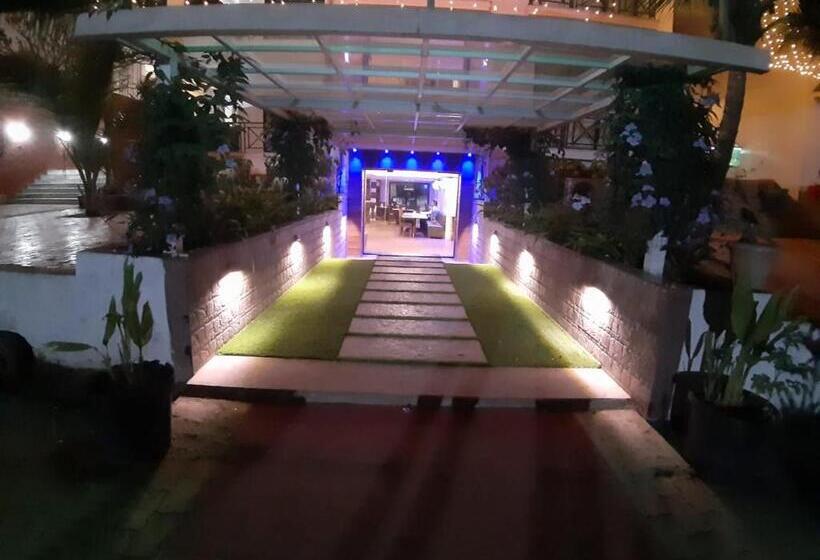 Royal Garden Resort