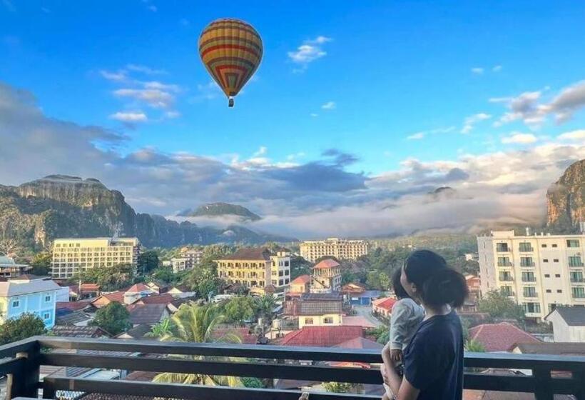تختخواب و صبحانه Queens Guesthouse