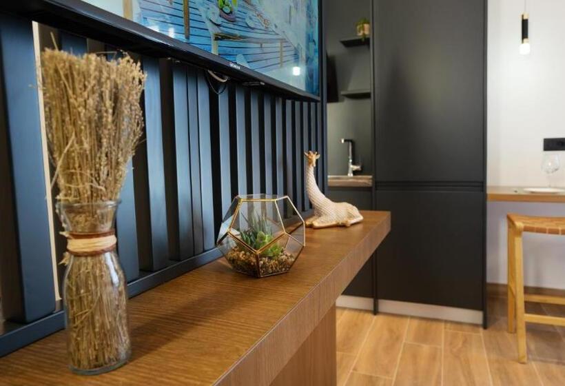هتل Azure Sea View Apartment S
