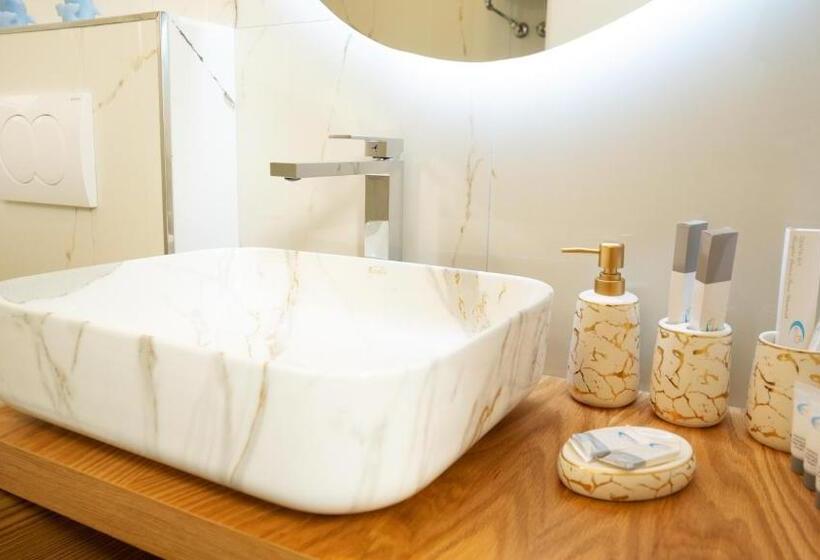 هتل Azure Sea View Apartment S