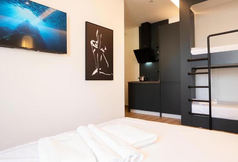 هتل Azure Sea View Apartment S