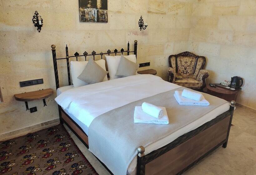 هتل Library Cave House